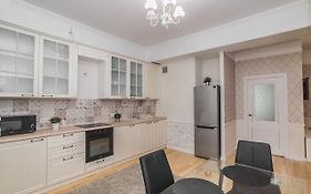 New Tourist And Business Apartments Ultra Center